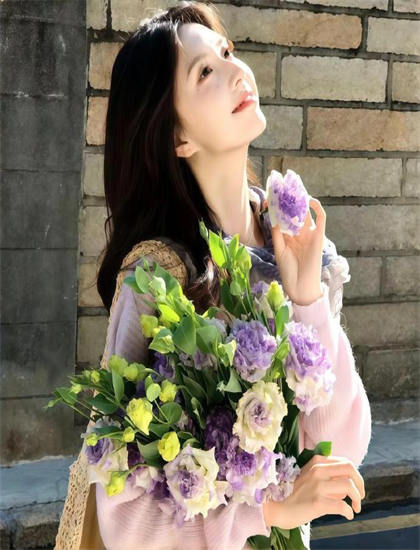 青春片文化解读：《聆听中国》的叙事结构与视觉语言 ——深入探索青春片的艺术世界